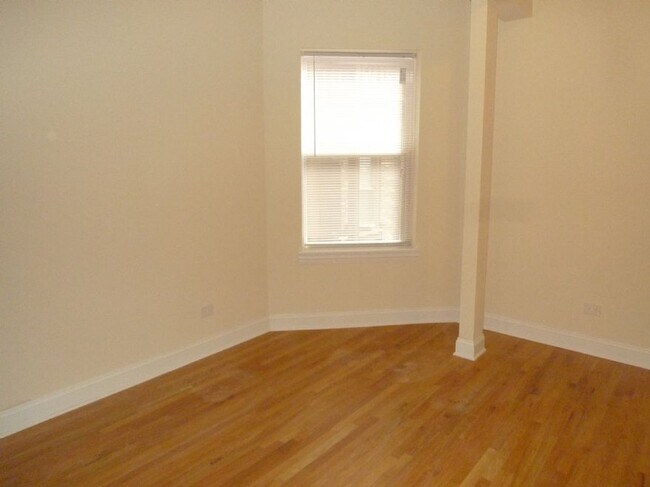 2643 N Fairfield Ave, Unit 3 in Chicago, IL - Building Photo - Building Photo