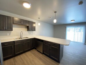 Fox Run Townhomes in Yankton, SD - Building Photo - Building Photo