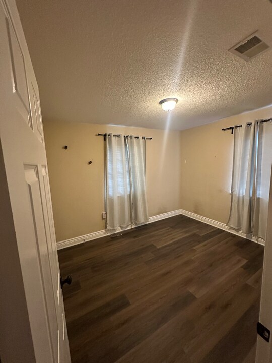 18 Poulton Dr NW in Fort Walton Beach, FL - Foto de edificio