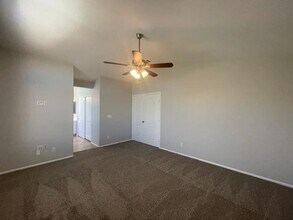 416 Opal Dr in Henderson, NV - Building Photo - Building Photo