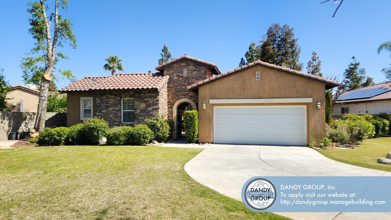 4413 Diamond Valley Dr in Bakersfield, CA - Building Photo