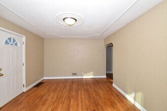 1002 Oak St in Mishawaka, IN - Building Photo - Building Photo