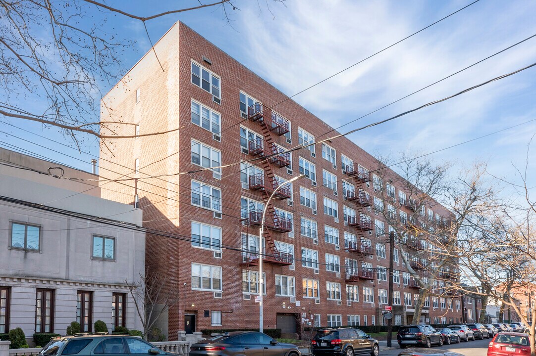 The Dauphin in Brooklyn, NY - Building Photo