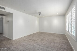 5807 S Palm Dr in Tempe, AZ - Building Photo - Building Photo