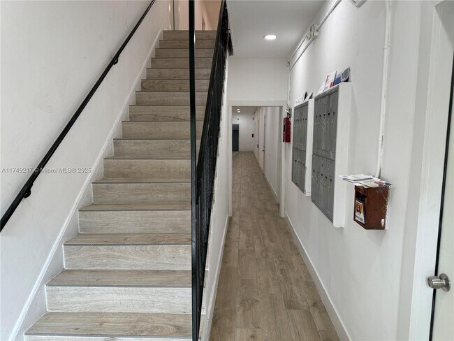 75 Glen Royal Pkwy-Unit -7 in Miami, FL - Building Photo - Building Photo