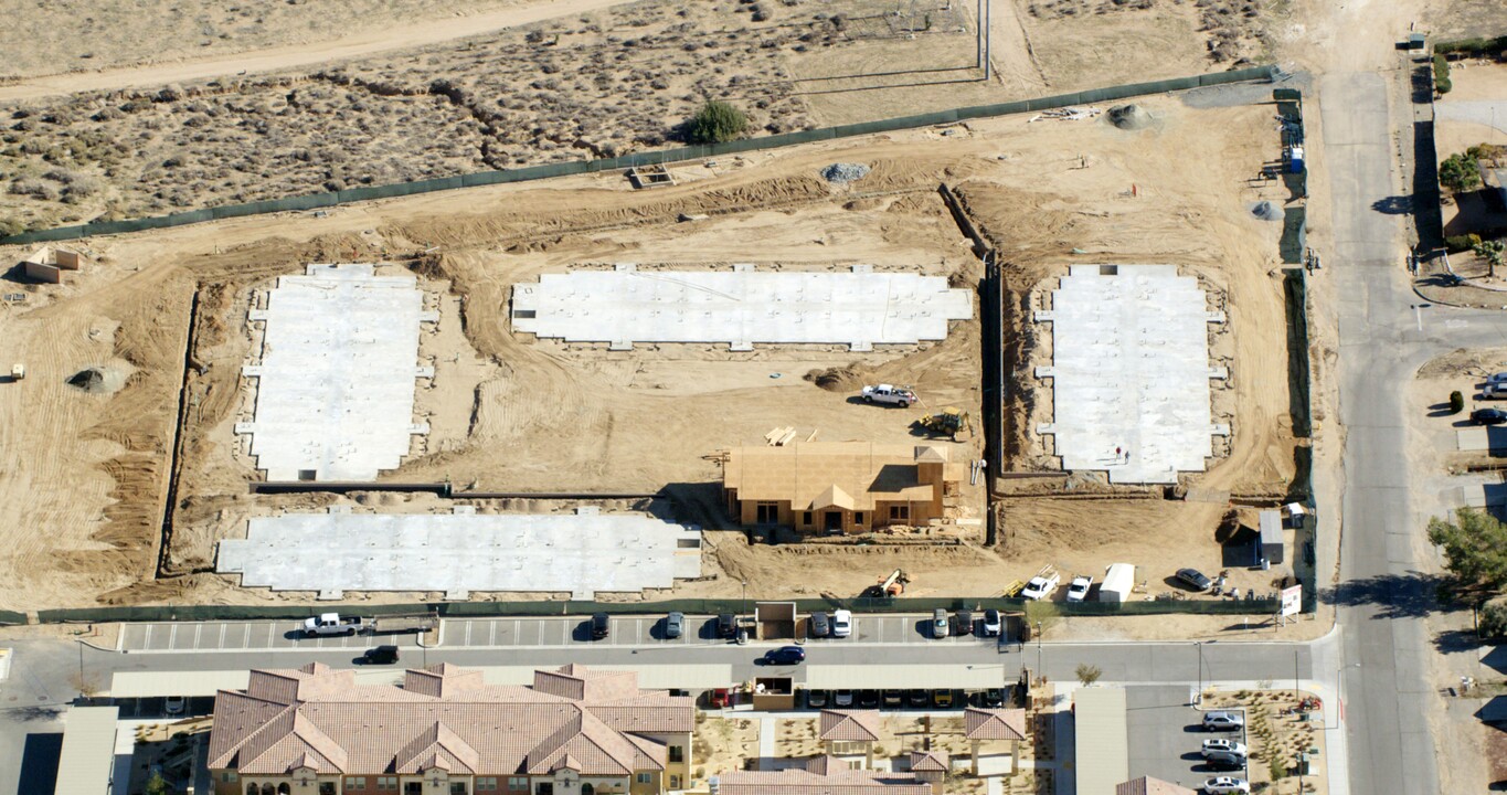 Eagle Villas in Hesperia, CA - Building Photo