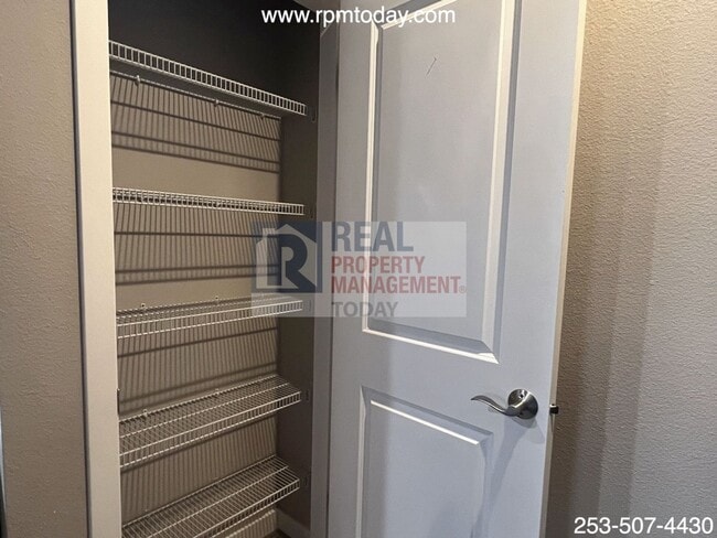 property at 1539-1541 Amethyst St SE