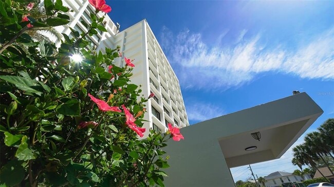 4822 Ocean Blvd in Sarasota, FL - Building Photo - Building Photo