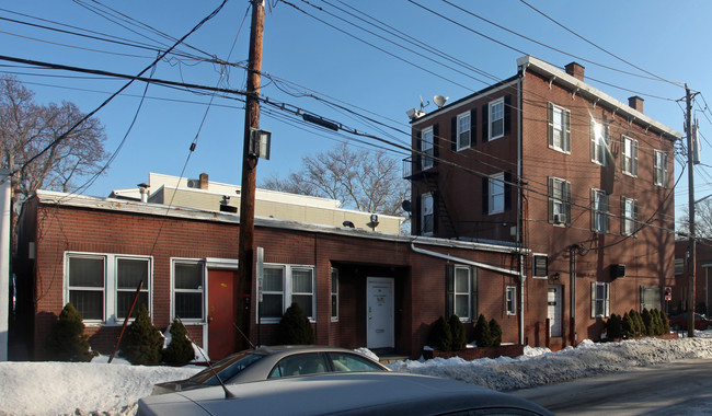 402 Locust St in Mount Vernon, NY - Building Photo - Building Photo