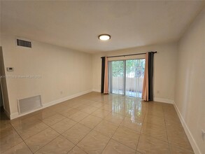 10403 N Kendall Dr in Miami, FL - Building Photo - Building Photo