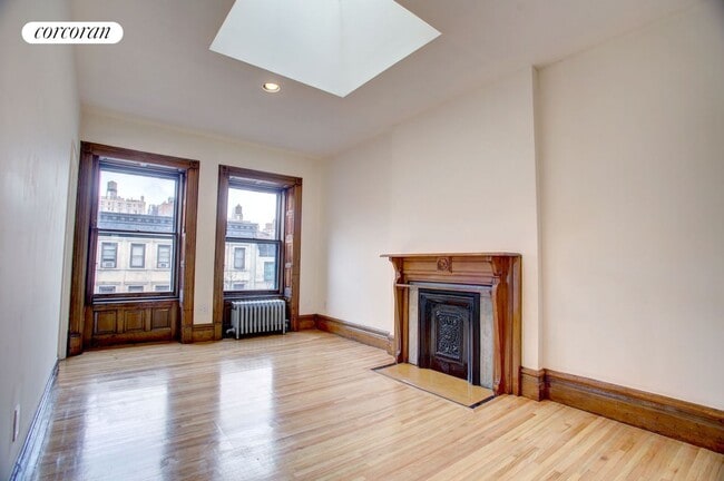 property at 47 W 84th St