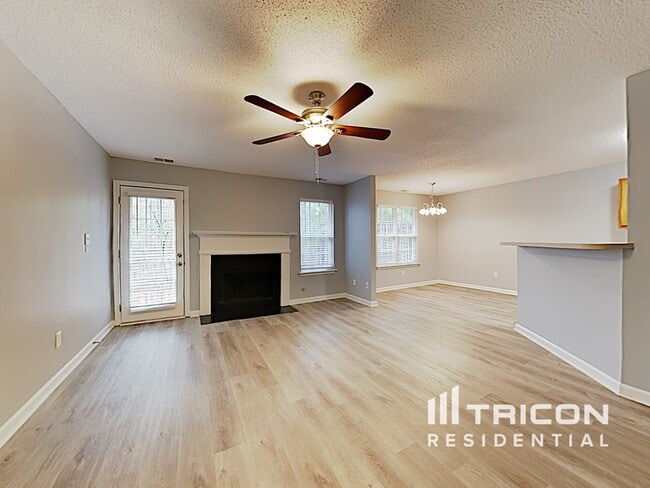 1090 Augusta Woods Dr in Douglasville, GA - Building Photo - Building Photo