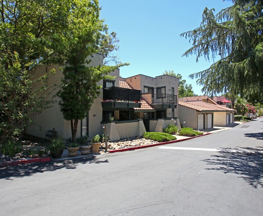 Las Palmas Condominiums in Fair Oaks, CA - Foto de edificio