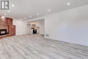 1562 Upper Ottawa St in Hamilton, ON - Building Photo