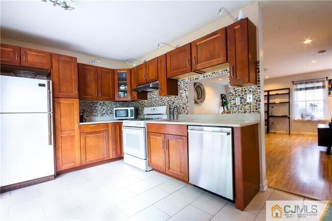 123 Pear Tree Ln in Franklin Township, NJ - Building Photo - Building Photo