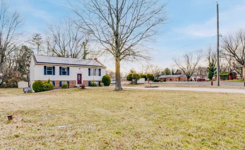 2014 Ritchie Rd in District Heights, MD - Foto de edificio