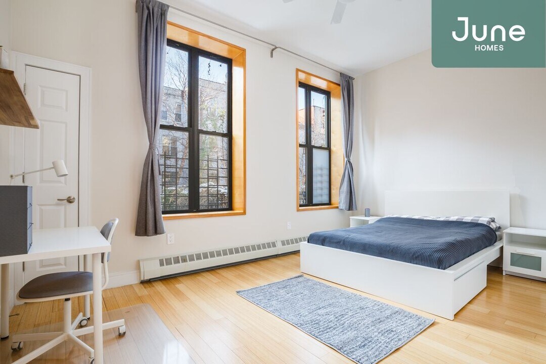 108 W 119th St-Unit -2A in New York, NY - Building Photo