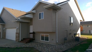 Reno Twinhomes in Sioux Falls, SD - Building Photo - Building Photo