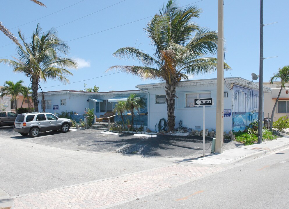 338 Roosevelt St in Hollywood, FL - Building Photo