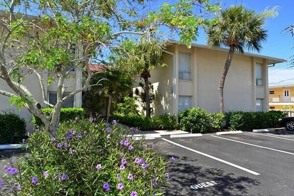 2121 Wood St, Unit SARASOTA CONDO in Sarasota, FL - Building Photo
