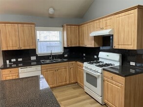 11408 Shoal Creek Dr in Pearland, TX - Building Photo - Building Photo