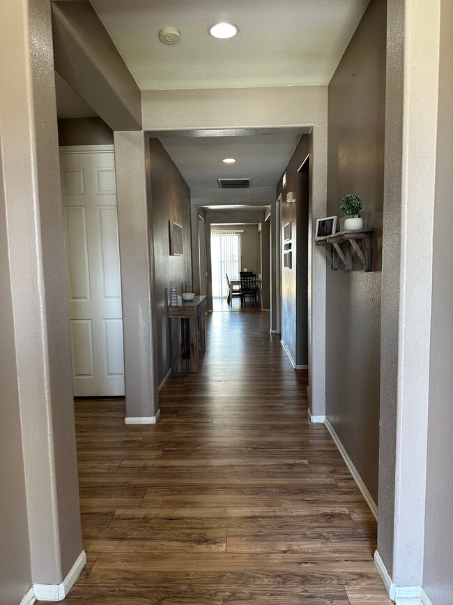 217 Overleaf Way in San Jacinto, CA - Foto de edificio - Building Photo