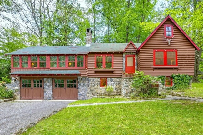 77 Lake Dr