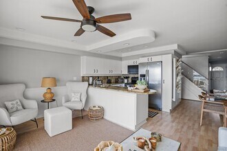 1623 Glorietta Blvd in Coronado, CA - Building Photo - Building Photo
