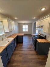 3371 W Erie St in Springfield, MO - Foto de edificio - Building Photo