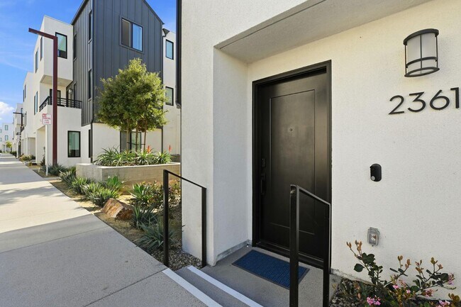 2361 Acara Cir in San Diego, CA - Building Photo - Building Photo