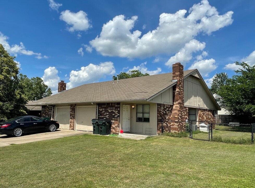 801 N Brown St in Sapulpa, OK - Building Photo