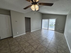 2544 Woodgate Blvd in Orlando, FL - Building Photo - Building Photo