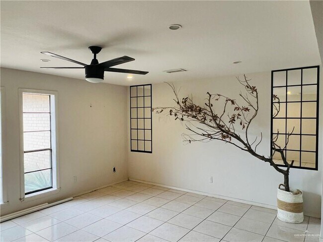 9 Larkspur Ave in McAllen, TX - Building Photo - Building Photo