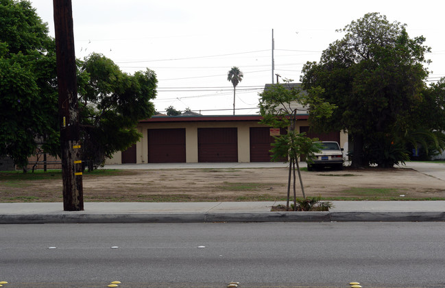 11620-11622 Inglewood Ave in Hawthorne, CA - Building Photo - Building Photo