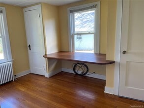 40 W Garden St in Rhinebeck, NY - Building Photo - Building Photo