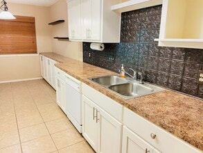9011 Sawtooth Ln, Unit A in Austin, TX - Building Photo - Building Photo
