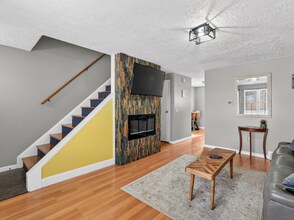 1082h Mt Hope Ave in Rochester, NY - Foto de edificio - Building Photo