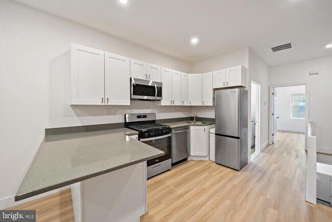 2024 S 17th St in Philadelphia, PA - Building Photo - Building Photo