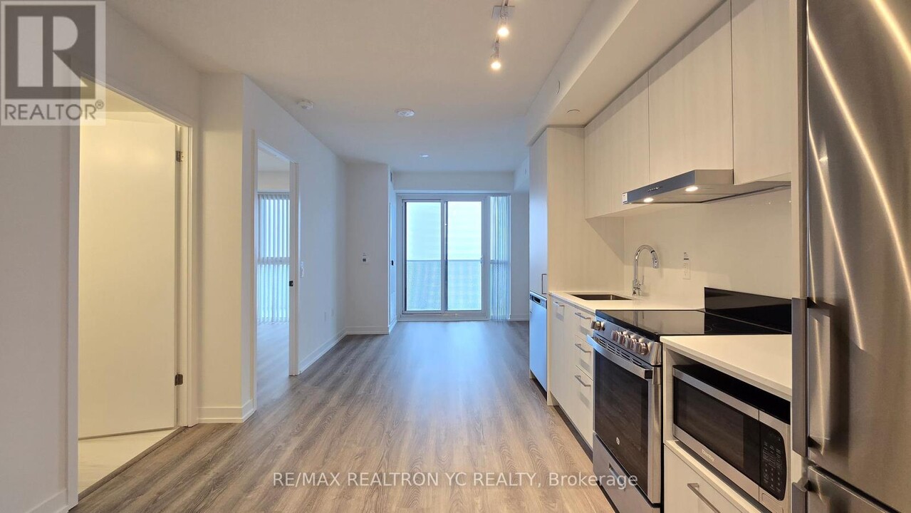195-3195 Commerce St in Vaughan, ON - Building Photo