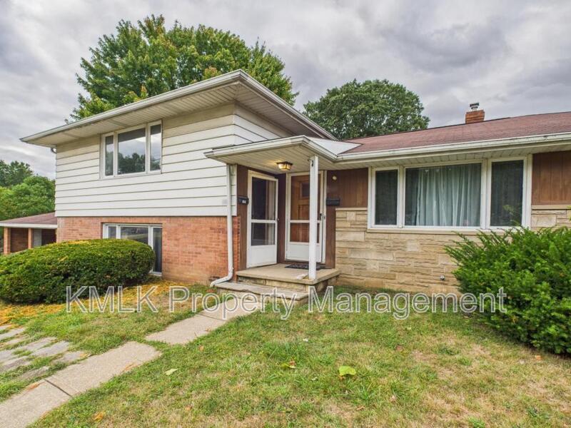 1107 38th St NW in Canton, OH - Building Photo