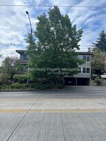 4517 Evanston Ave N in Seattle, WA - Building Photo