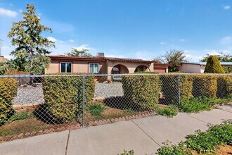 2702 Avenida Del Sol in Santa Fe, NM - Building Photo - Building Photo