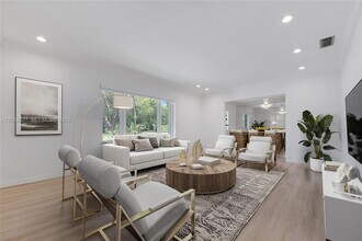 11401 SW 67th Ave in Miami, FL - Building Photo - Building Photo