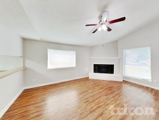 623 Walston Ln in Houston, TX - Foto de edificio - Building Photo