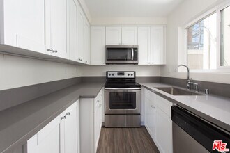 5005 Pacific Ave in Los Angeles, CA - Building Photo - Building Photo