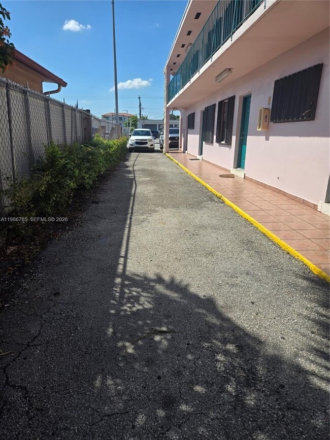 15 W 9th St in Hialeah, FL - Building Photo - Building Photo
