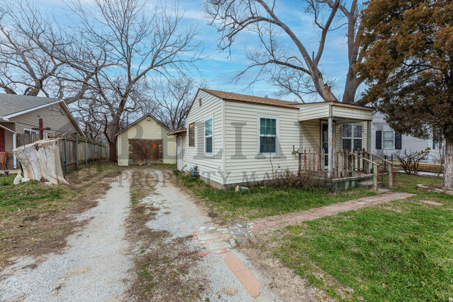 563 S All Hallows St in Wichita, KS - Building Photo - Building Photo