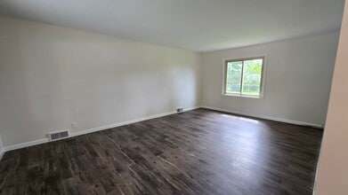 906 W Walnut St in Kankakee, IL - Building Photo - Building Photo