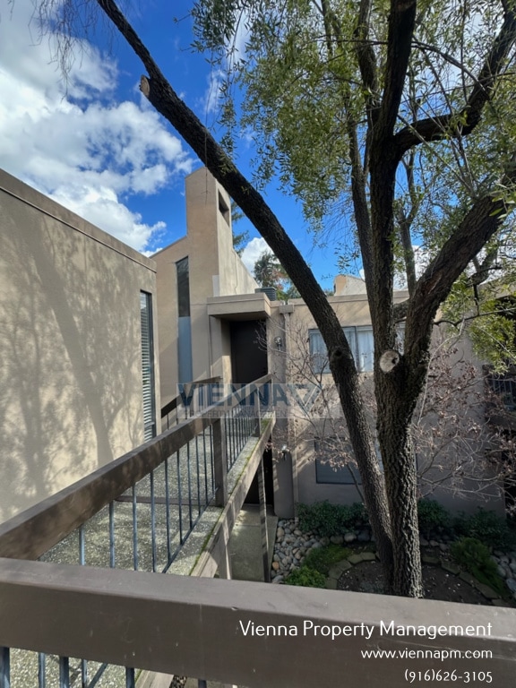 888 Woodside Ln E in Sacramento, CA - Building Photo - Building Photo