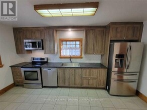1327 Mineola Gardens in Mississauga, ON - Building Photo - Building Photo